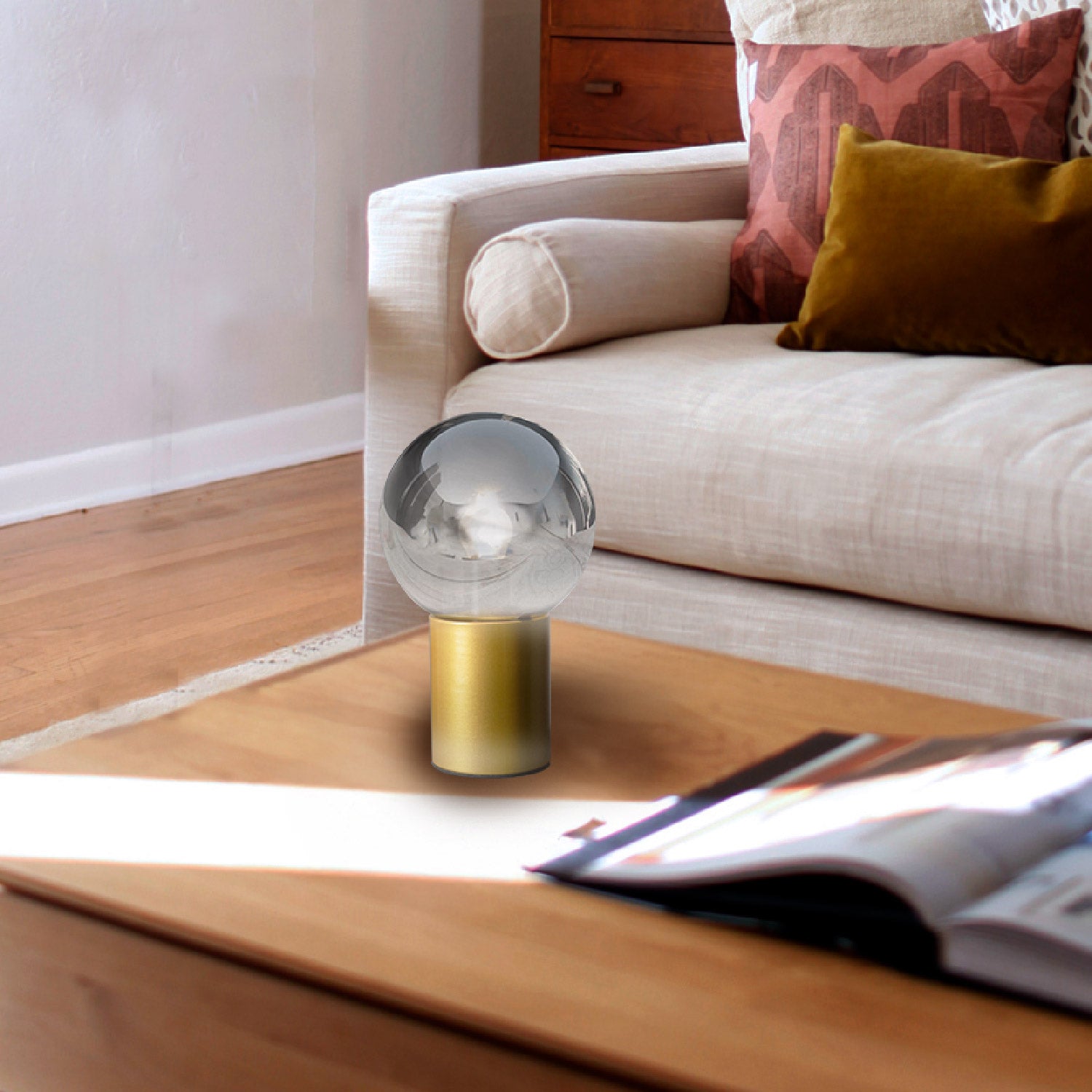 LAMPARA DE MESA KALIX MODERNA DORADA
