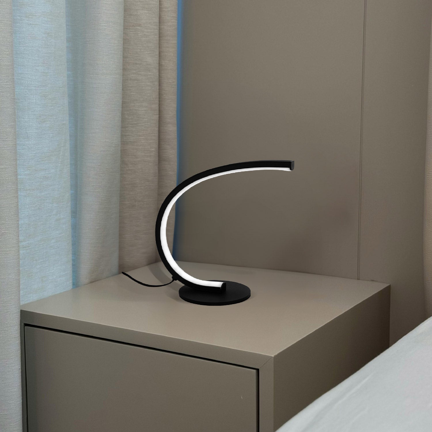 LAMPARA DE MESA CANEL ESTILO MINIMALISTA
